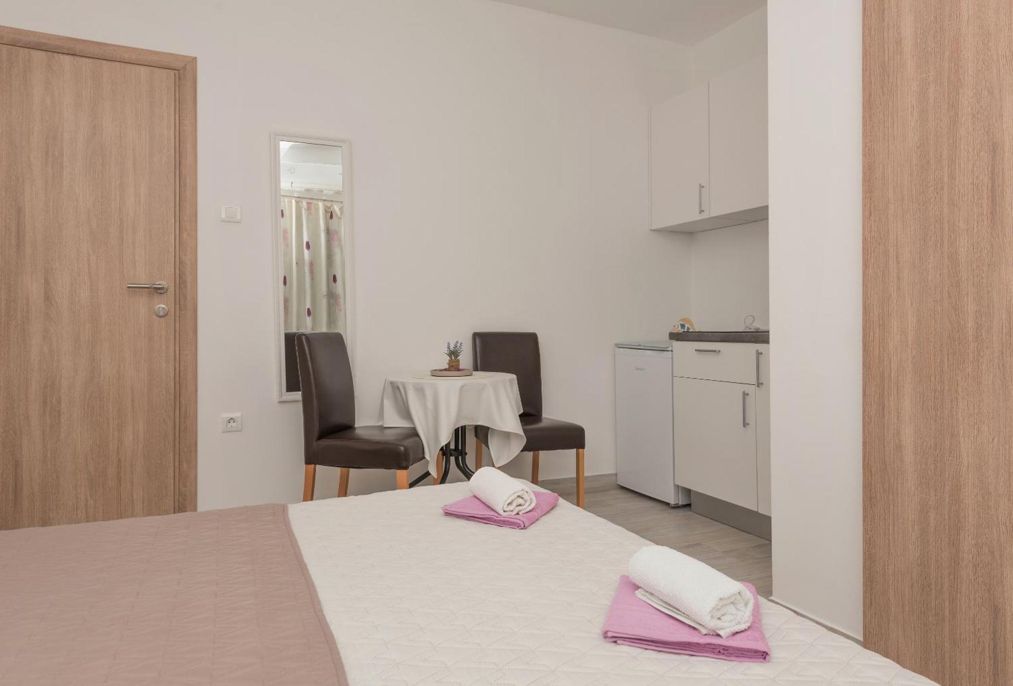 Apartmani Sol Макарска Экстерьер фото